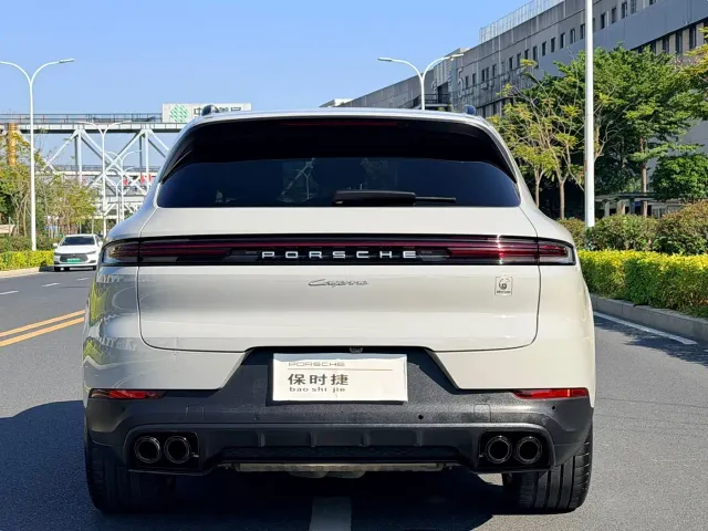 Porsche Cayenne — Фото автомобиля 11