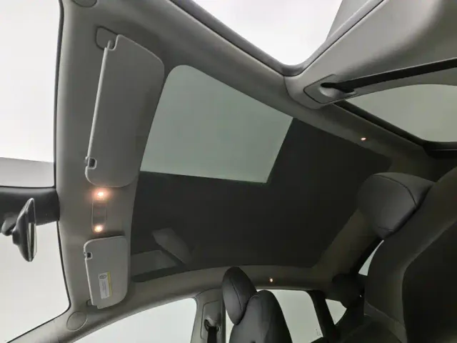 Tesla Model Y — Фото автомобиля 14