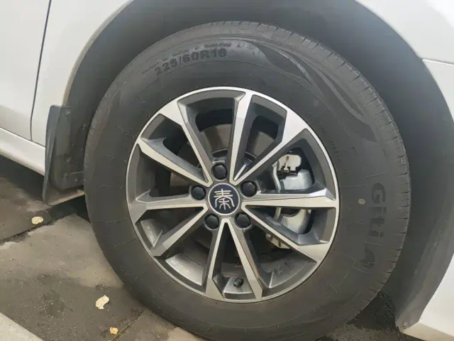 BYD Qin PLUS — Фото автомобиля 8
