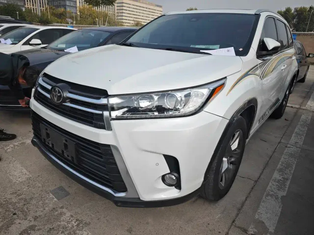 Фотография автомобиля — Toyota Highlander