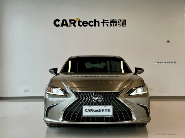Lexus ES — Фото автомобиля 2