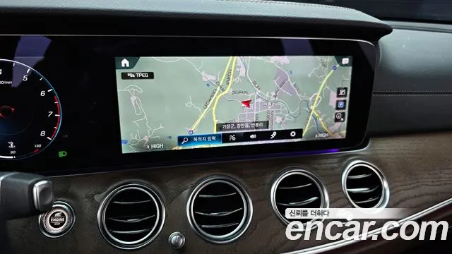 Mercedes-Benz E-Class — Фото автомобиля 14