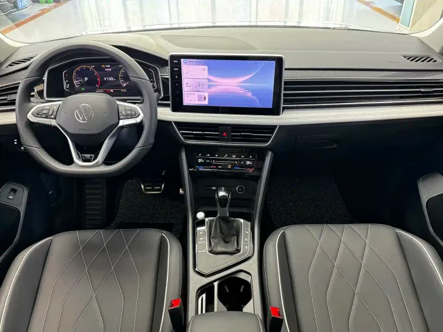 Volkswagen Tiguan L — Фото автомобиля 12
