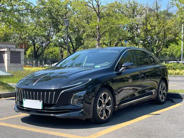 Фотография автомобиля — Hongqi E-QM5