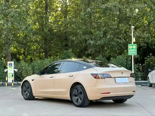 Tesla Model 3 — Фото автомобиля 9