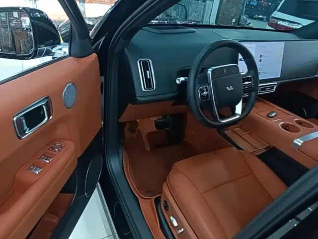 Li Auto L6 — Фото автомобиля 15