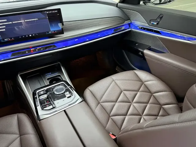 BMW 7 Series — Фото автомобиля 9