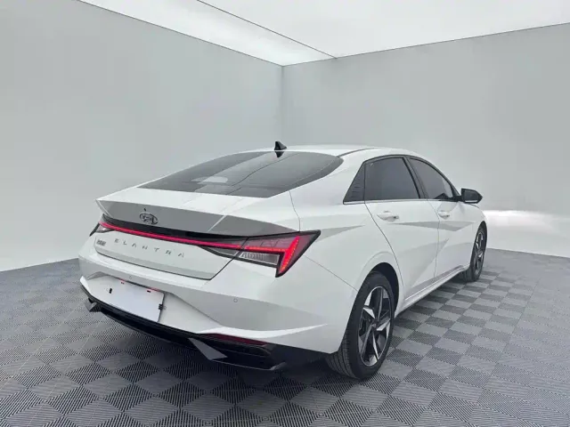 Hyundai Elantra — Фото автомобиля 6