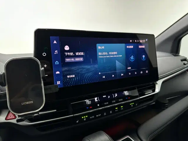 Toyota Sienna — Фото автомобиля 10