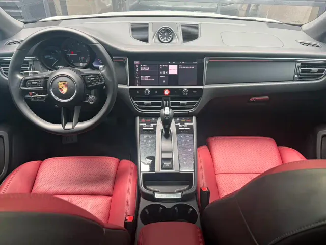 Porsche Macan — Фото автомобиля 10
