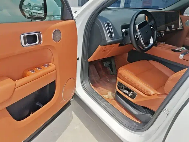 Li Auto L7 — Фото автомобиля 11