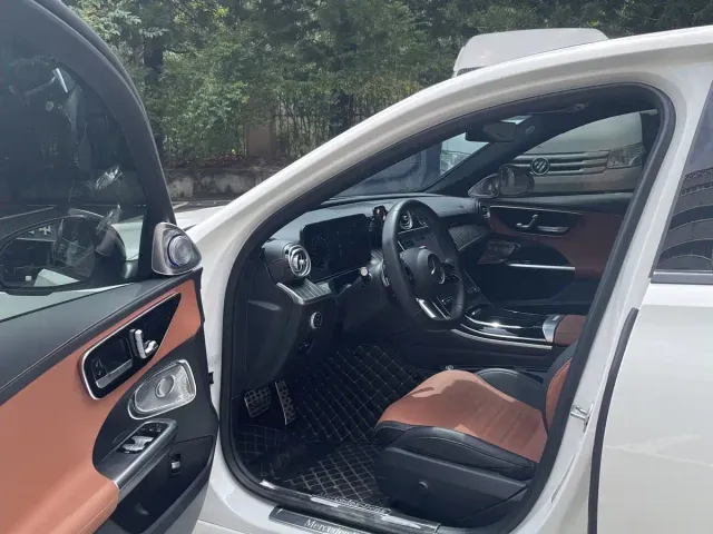 Mercedes-Benz C-Class — Фото автомобиля 4