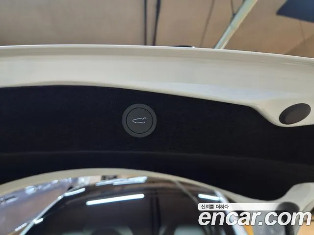 Tesla Model 3 — Фото автомобиля 10