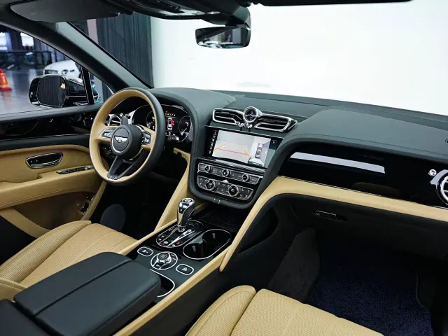 Bentley Bentayga — Фото автомобиля 14
