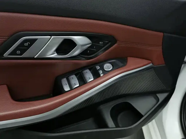 BMW 3 Series — Фото автомобиля 9