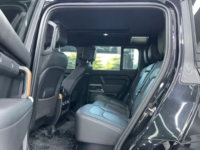 Land Rover Defender — Фото автомобиля 7