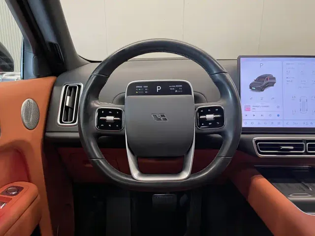 Li Auto L8 — Фото автомобиля 14