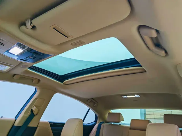 Lexus ES — Фото автомобиля 14
