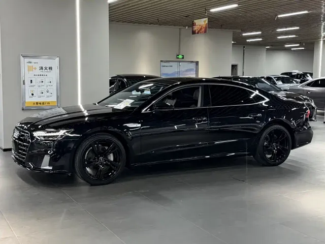 Audi A7L — Фото автомобиля 2