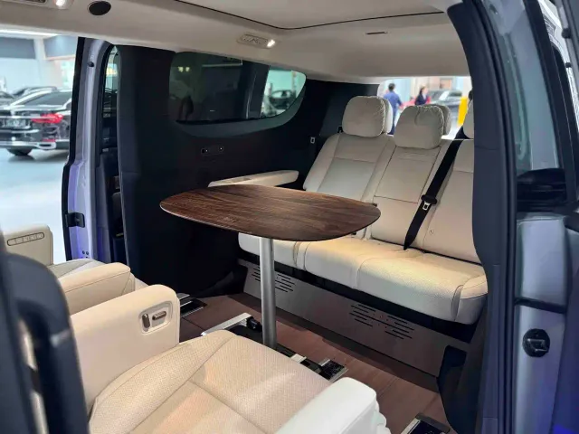 Li Auto MEGA — Фото автомобиля 7