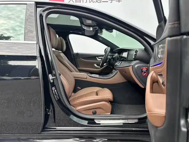 Mercedes-Benz E-Class — Фото автомобиля 20