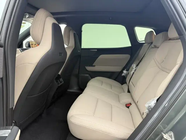 Volvo XC70 Plug-in Hybrid — Фото автомобиля 8
