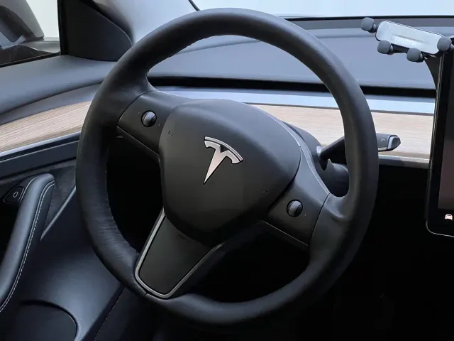 Tesla Model 3 — Фото автомобиля 7