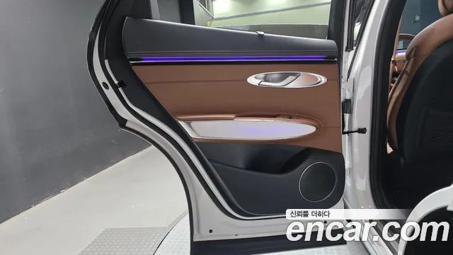 Genesis GV70 — Фото автомобиля 14