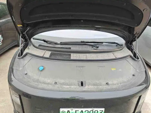 Li Auto i8 — Фото автомобиля 9