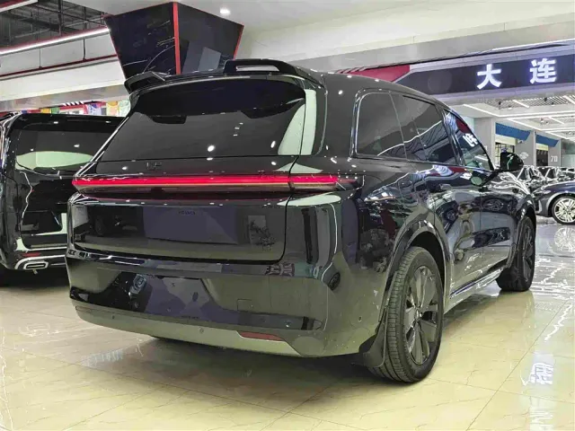 Li Auto L8 — Фото автомобиля 13
