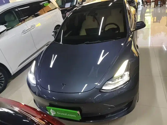 Tesla Model 3 — Фото автомобиля 2