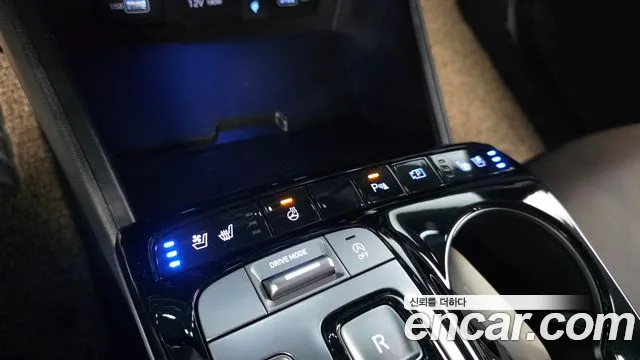 Hyundai Tucson Tucson (NX4) Дизель 2.0 2WD — Фото автомобиля 17