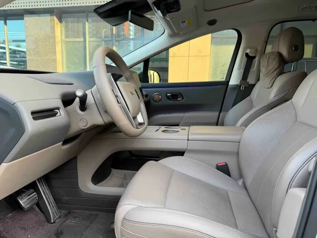 Li Auto i8 — Фото автомобиля 8