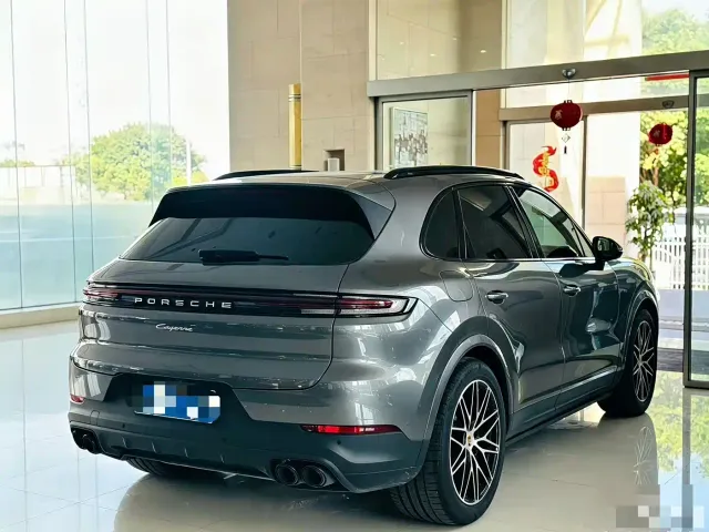 Porsche Cayenne — Фото автомобиля 7