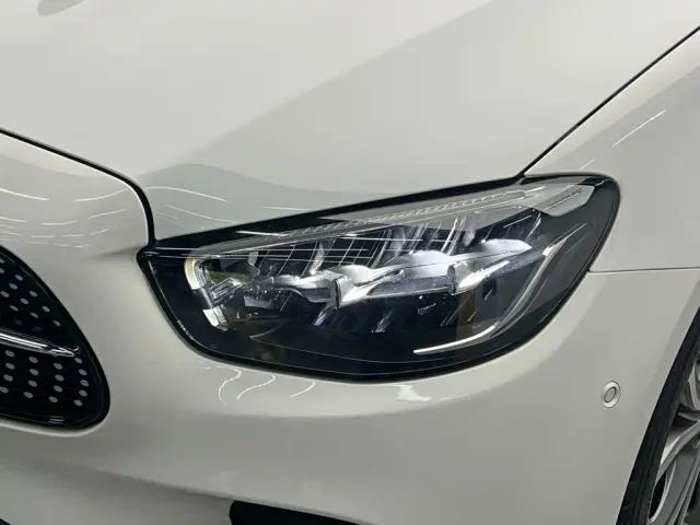 Mercedes-Benz E-Class — Фото автомобиля 9