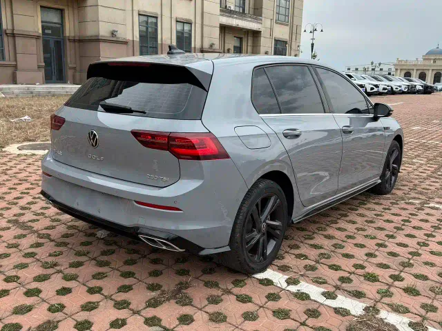 Volkswagen Golf — Фото автомобиля 4