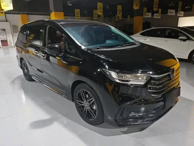 Honda Odyssey — Фото автомобиля 3
