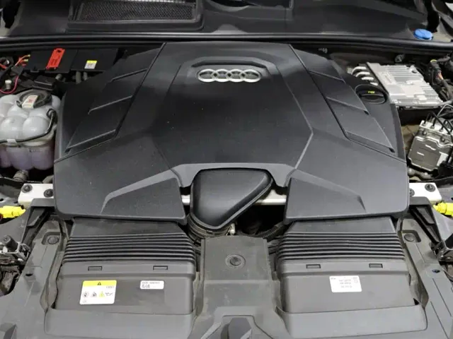Audi Q7 — Фото автомобиля 24