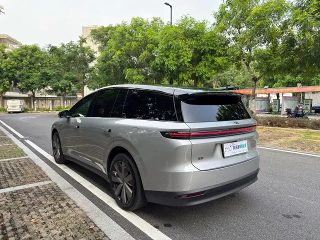 Li Auto i8 — Фото автомобиля 8