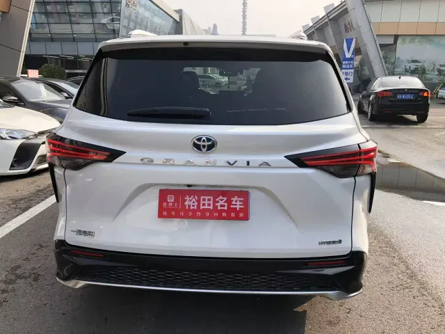 Toyota Granvia — Фото автомобиля 4