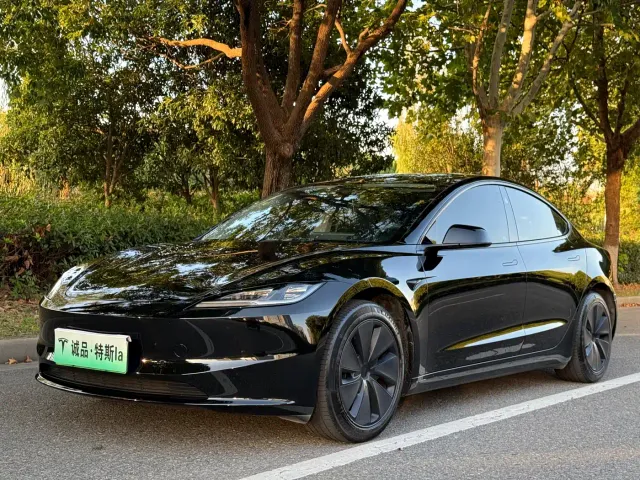 Фотография автомобиля — Tesla Model 3