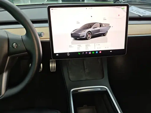 Tesla Model 3 — Фото автомобиля 12