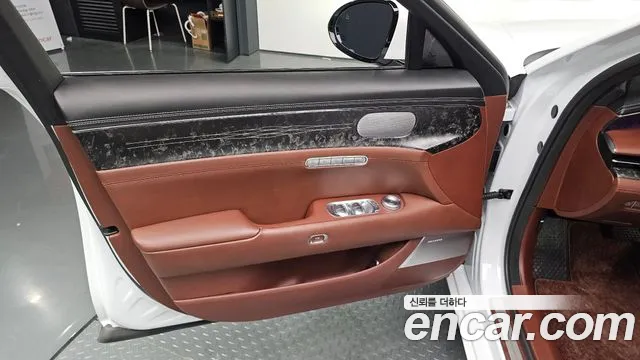 Genesis G90 Бензин 3.5 Turbo e-S/C AWD — Фото автомобиля 6