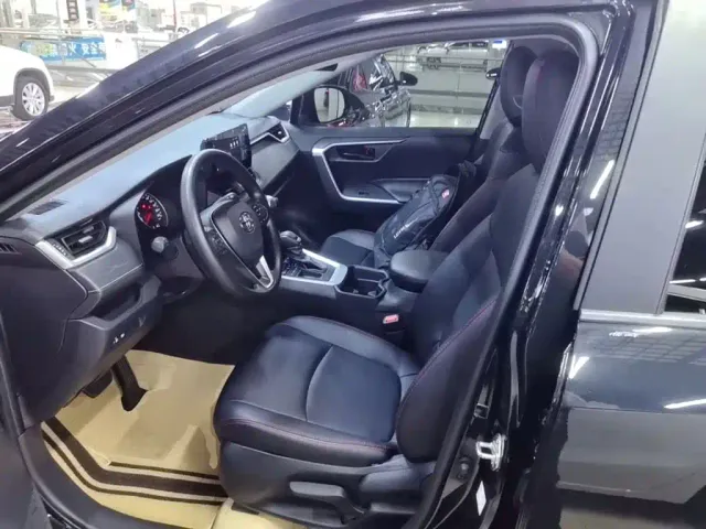 Toyota RAV4 — Фото автомобиля 14