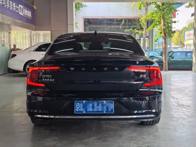 Volvo S90 — Фото автомобиля 17