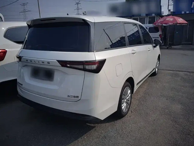 Wuling Jiachen — Фото автомобиля 6