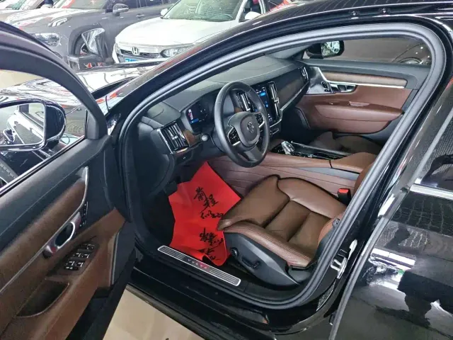 Volvo S90 — Фото автомобиля 7