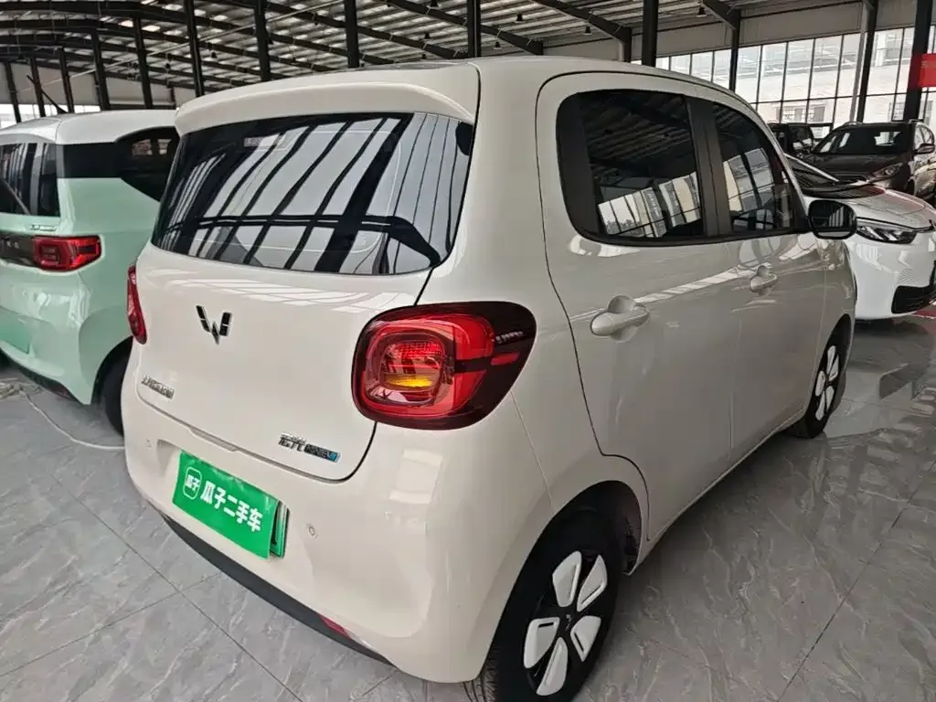 Wuling Motors Hongguang MINIEV 2025 4-Door Premium Edition — Фото автомобиля 6