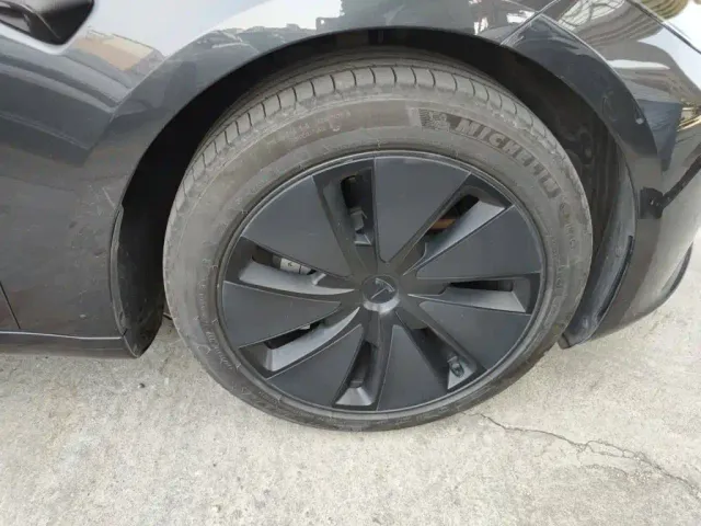 Tesla Model 3 — Фото автомобиля 25