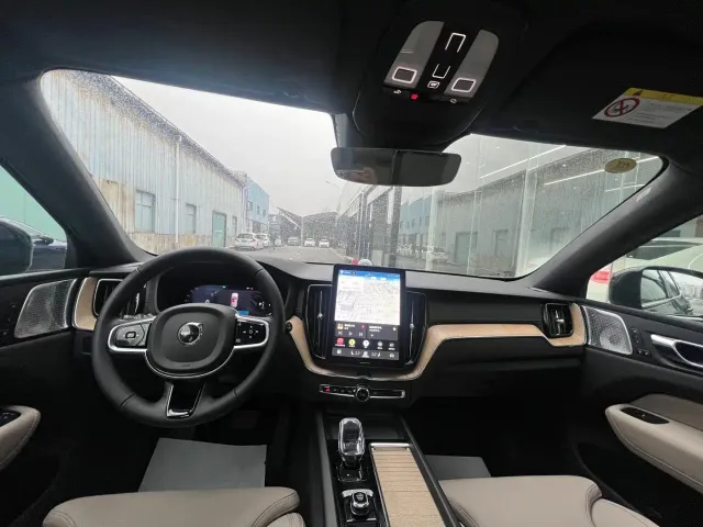 Volvo XC60 — Фото автомобиля 7